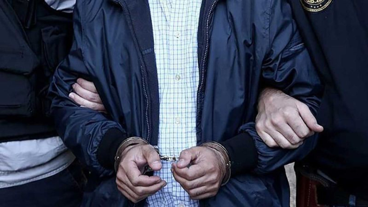 Kocaeli'de bir araçta gümrük kaçağı telefonlar ele geçirildi