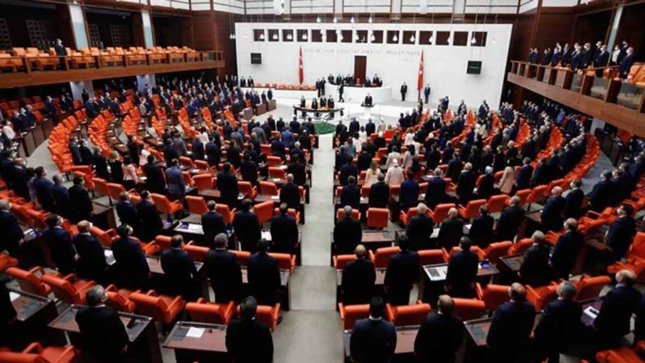 Tepkiler üzerine geri çekilen yasa düzenlemesi geri mi dönüyor?