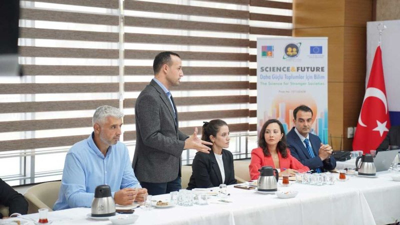 Üniversiteler gençleri bilime teşvik etmek için buluştu