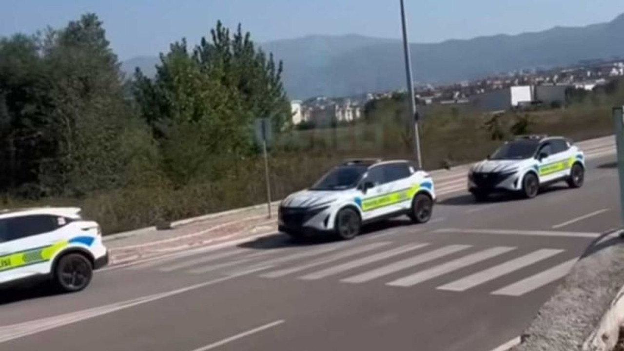 Emniyetin araç şovu Kocaeli trafiğini tıkadı!