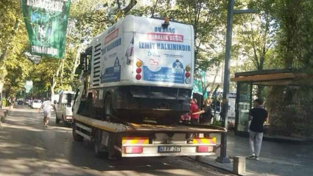 AKP’li meclis üyesi İzmit Belediyesinin bozulan araçlarını tiye aldı