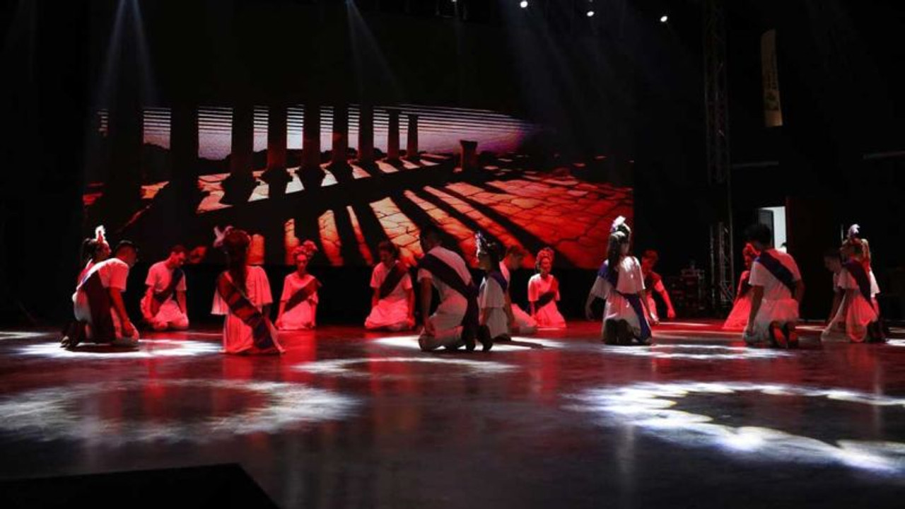 İzmit’ten Derince’ye Yayılan Nikomedia Ateşi: Büyülü Geceyle Muhteşem Festival Başladı