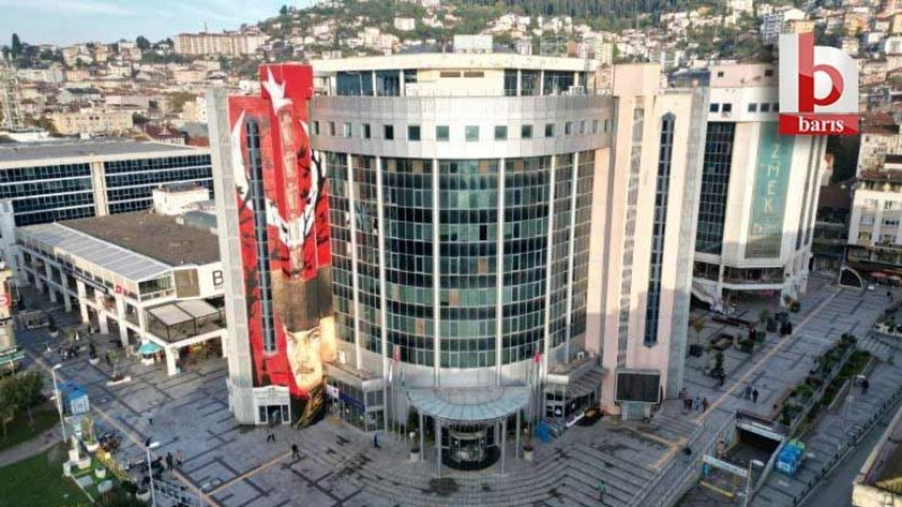 İzmit Belediyesi, sokak köpeklerinde topu Büyükşehire attı