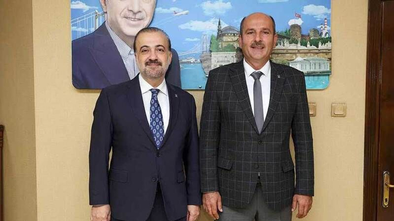 AKP’de iki ilçe başkanıyla yola devam