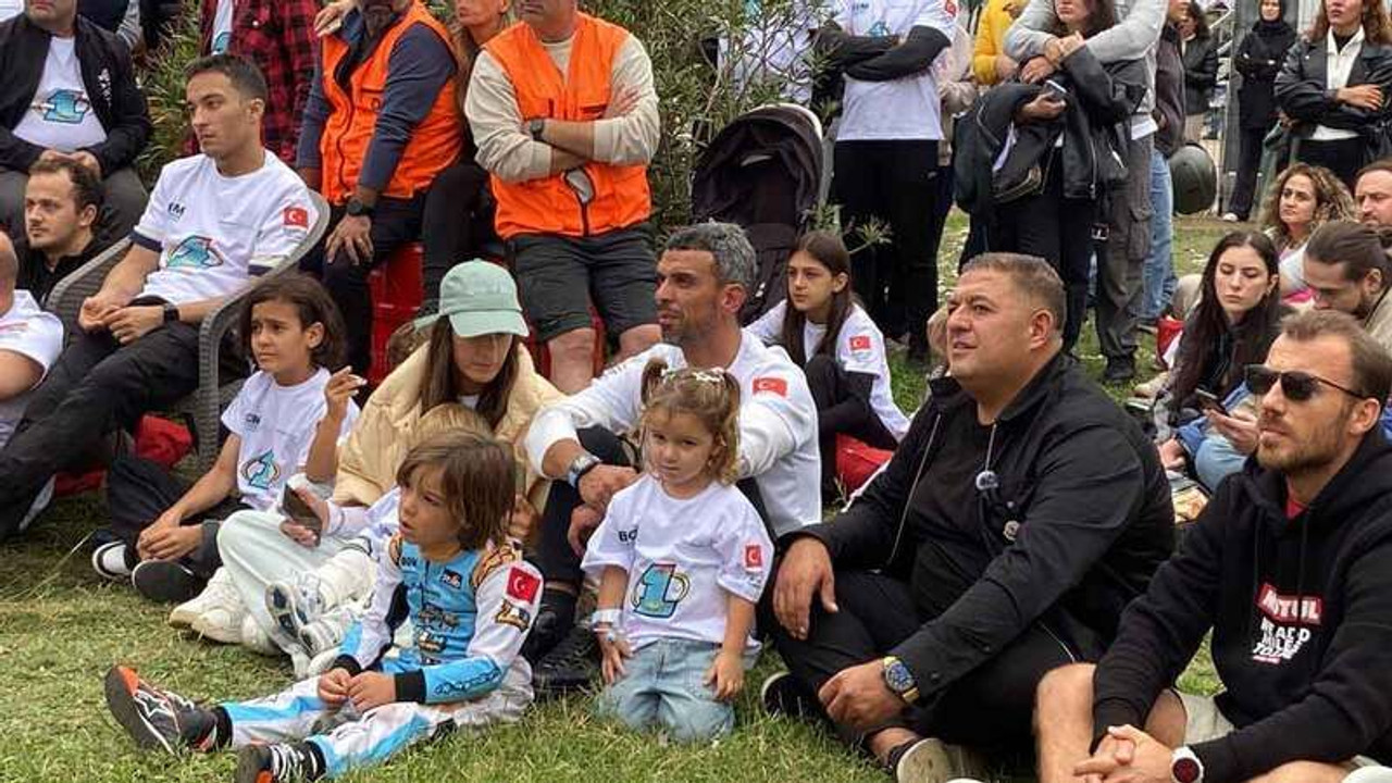 Kenan Sofuoğlu, Toprak Razgatlıoğlu’nun yarışını Kocaeli’de canlı takip etti