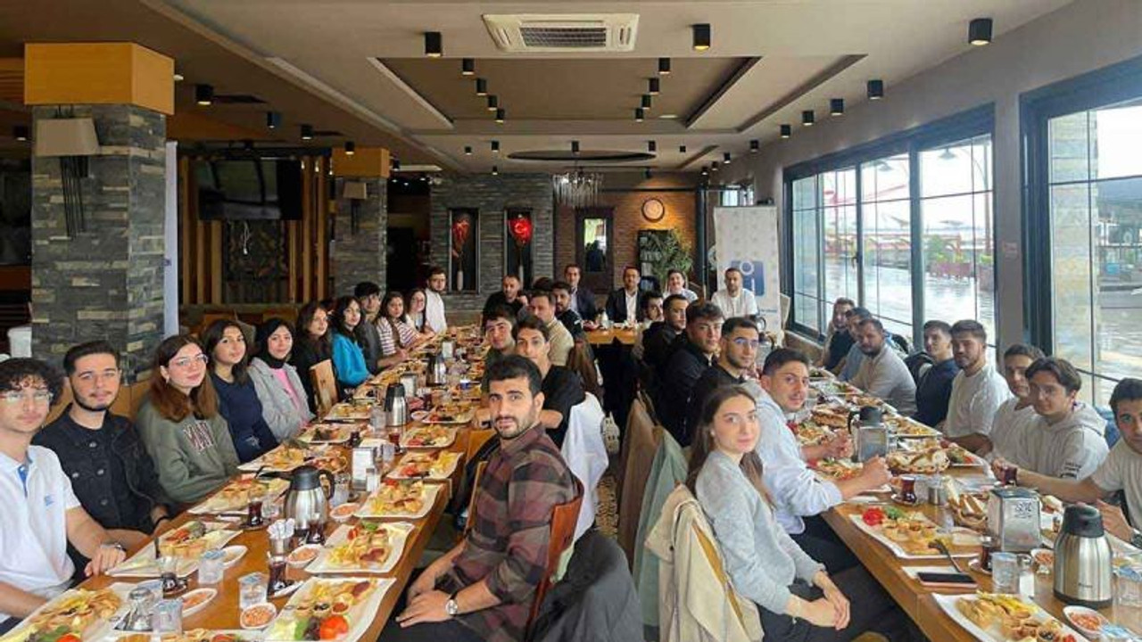 Genç mühendisler kahvaltıda buluştu