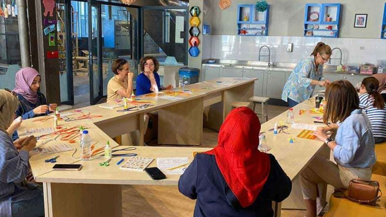Kocaeli’de kağıtları sanata dönüştürdüler