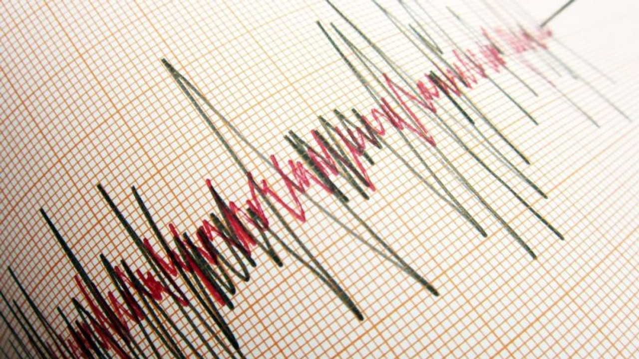 Son dakika... Korkutan deprem, üç ilde hissedildi