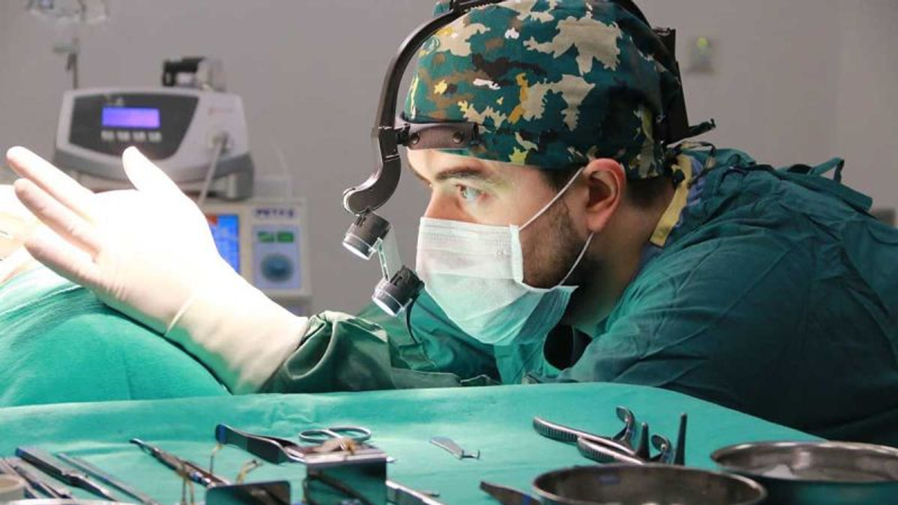 Türk doktor, tek ameliyatta 11 farklı estetik işlem yaptı