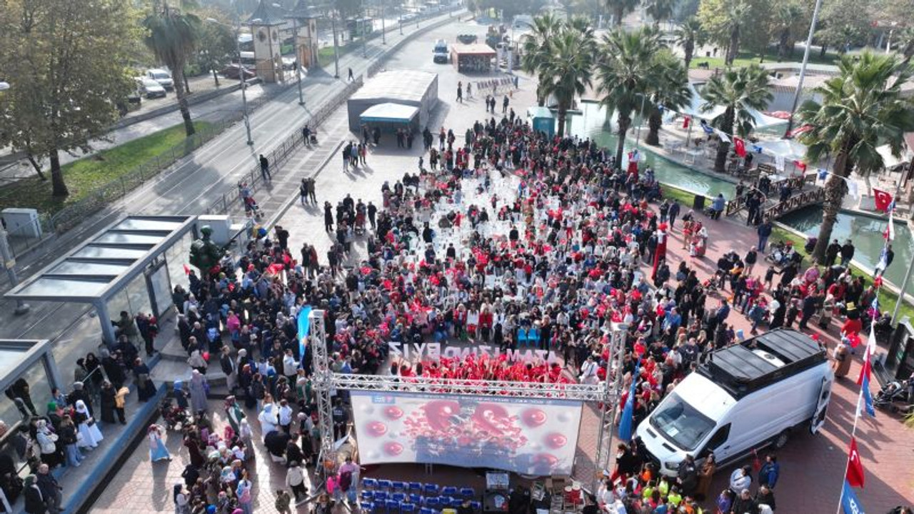 Kocaeli'de Cumhuriyet Bayramı coşkusu: 101. yıl etkinlikleri başladı
