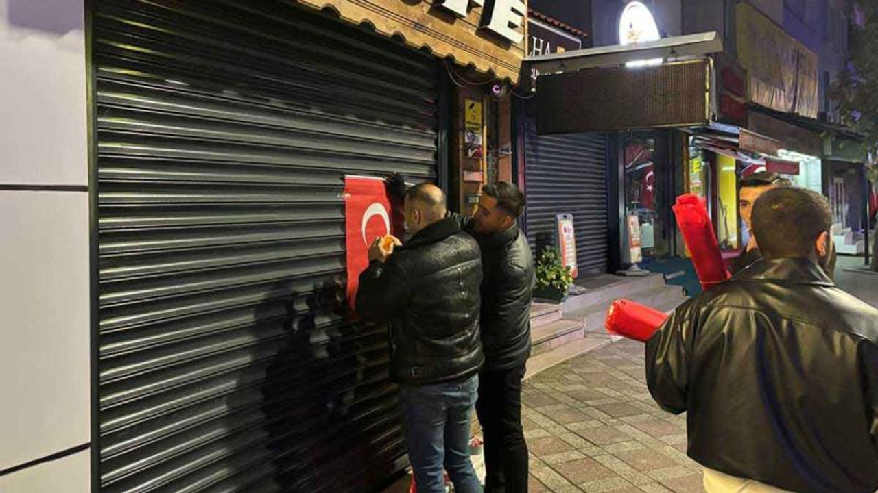 AKP Derince’den esnafa Cumhuriyet Bayramı Jesti