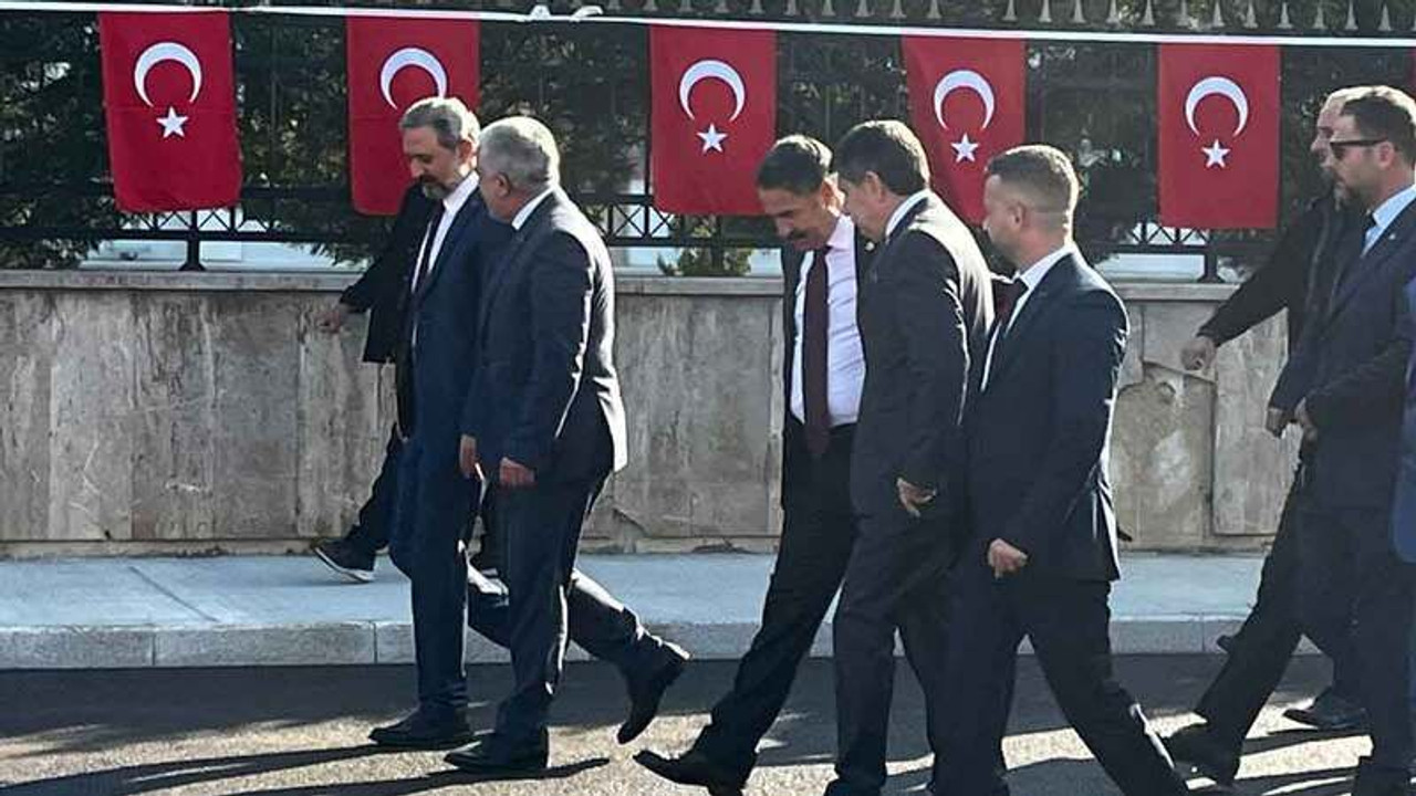 AKP’li vekiller MHP’li başkanla kaynaştı