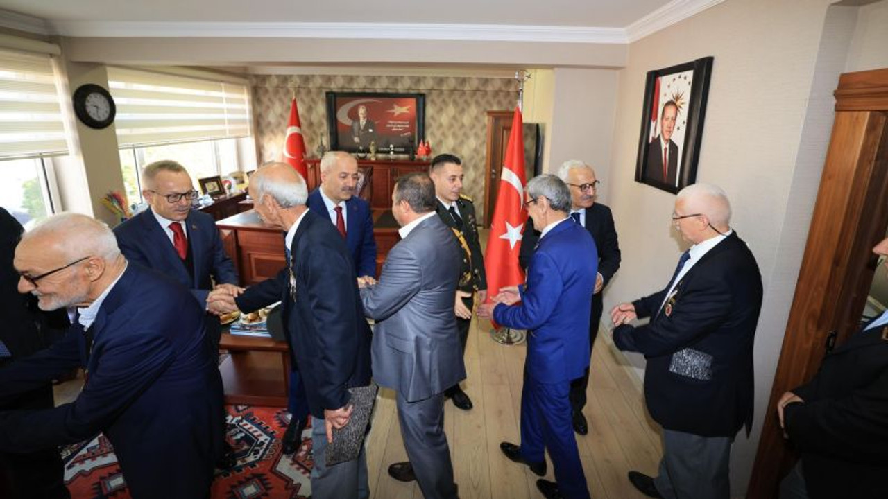 Kaymakam Özyiğit törende personeli fırçaladı