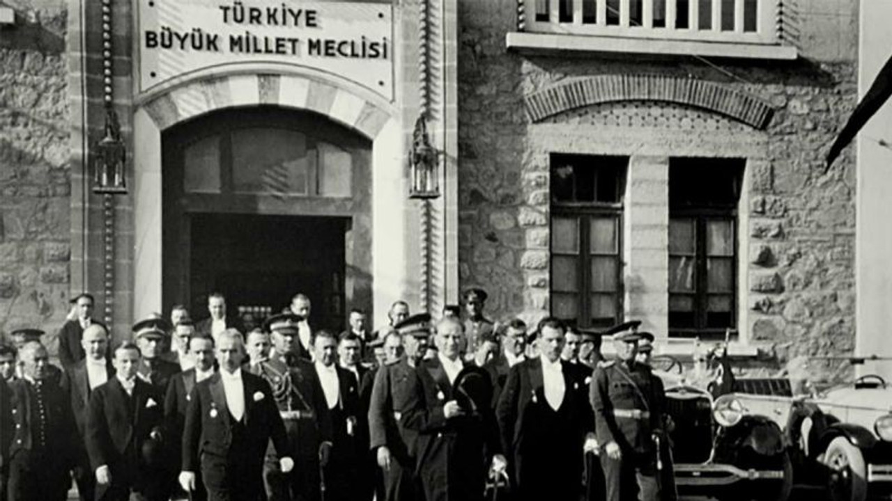 Türkiye Cumhuriyeti 101. yılını kutluyor!