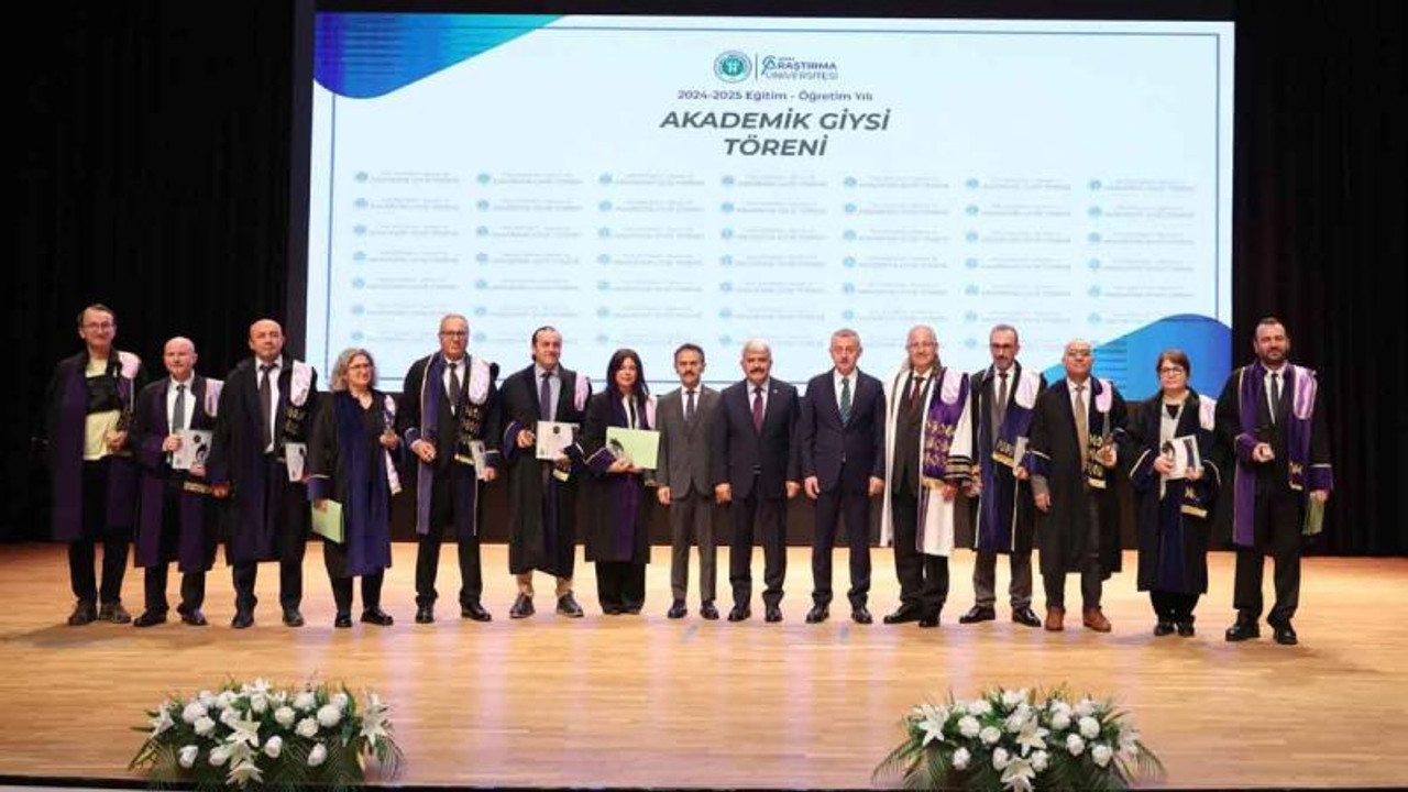 Vali Aktaş, KOÜ’de akademik giysi törenine katıldı