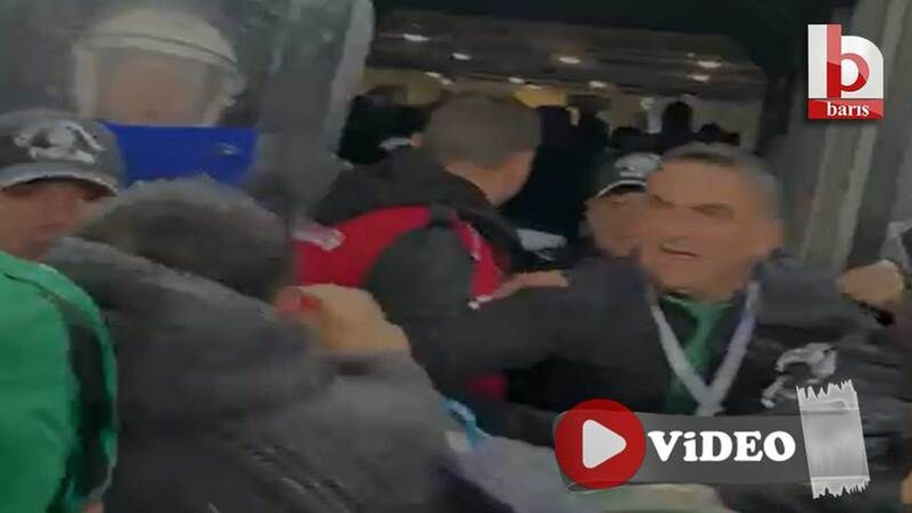 Futbolculara böyle saldırdılar !