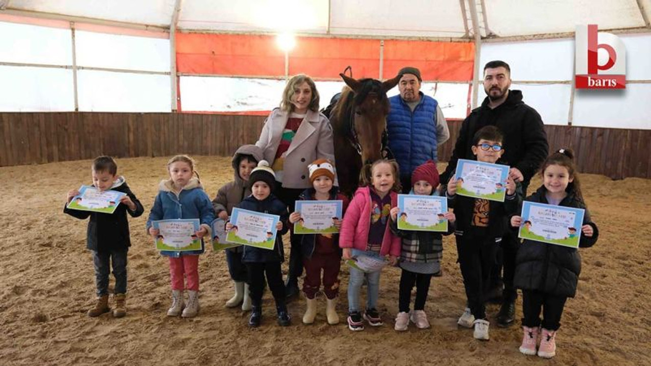 Kocaeli’de 40 minik binici başarı belgesi aldı