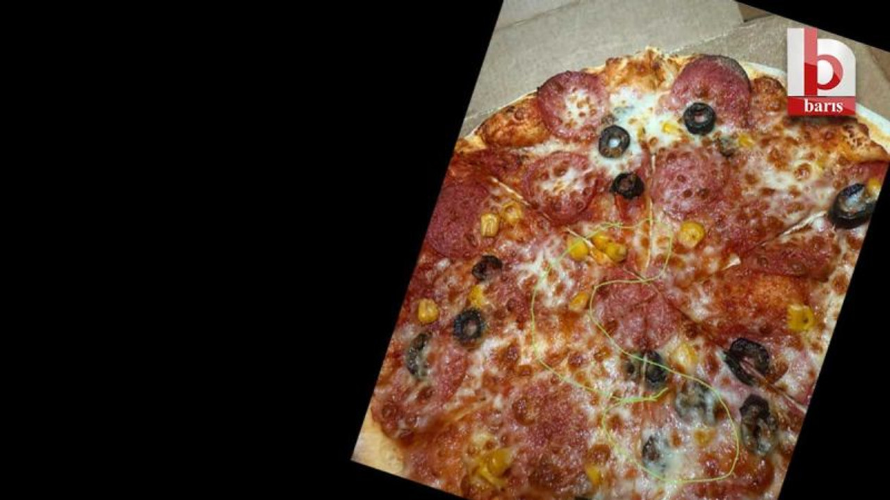 Ünlü marka, pizzasından saç çıkan vatandaşı engelledi!
