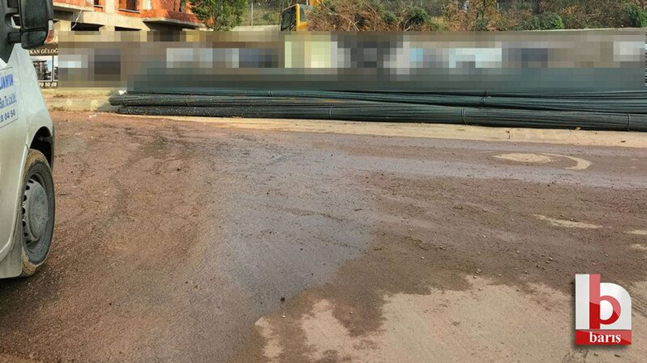 İnşaattan akan su mahalleyi çamura buluyor!