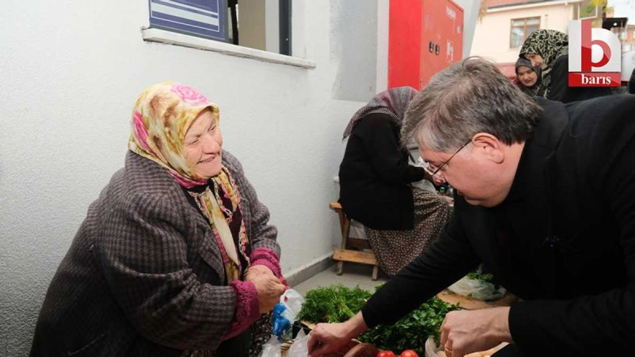 Yıldızlı, İzmit Perşembe Pazarı'nda vatandaşlarla buluştu