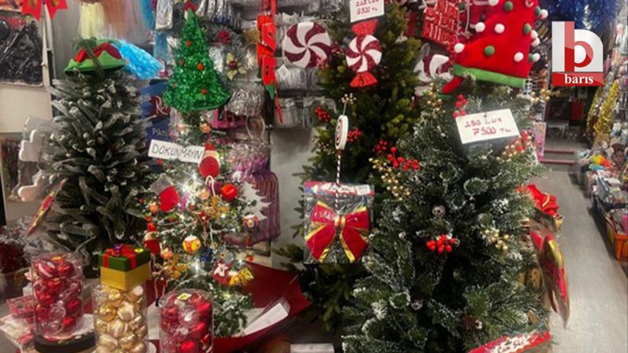 Yılbaşı süsleri kapış kapış gidiyor: 250 TL ile 10 bin TL’ye çam ağaçları satılıyor