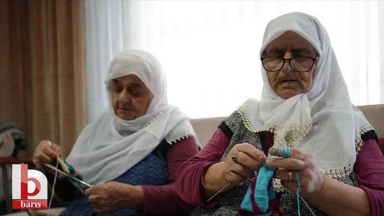 Kocaeli’de yardım için 25 yıldır örüyorlar