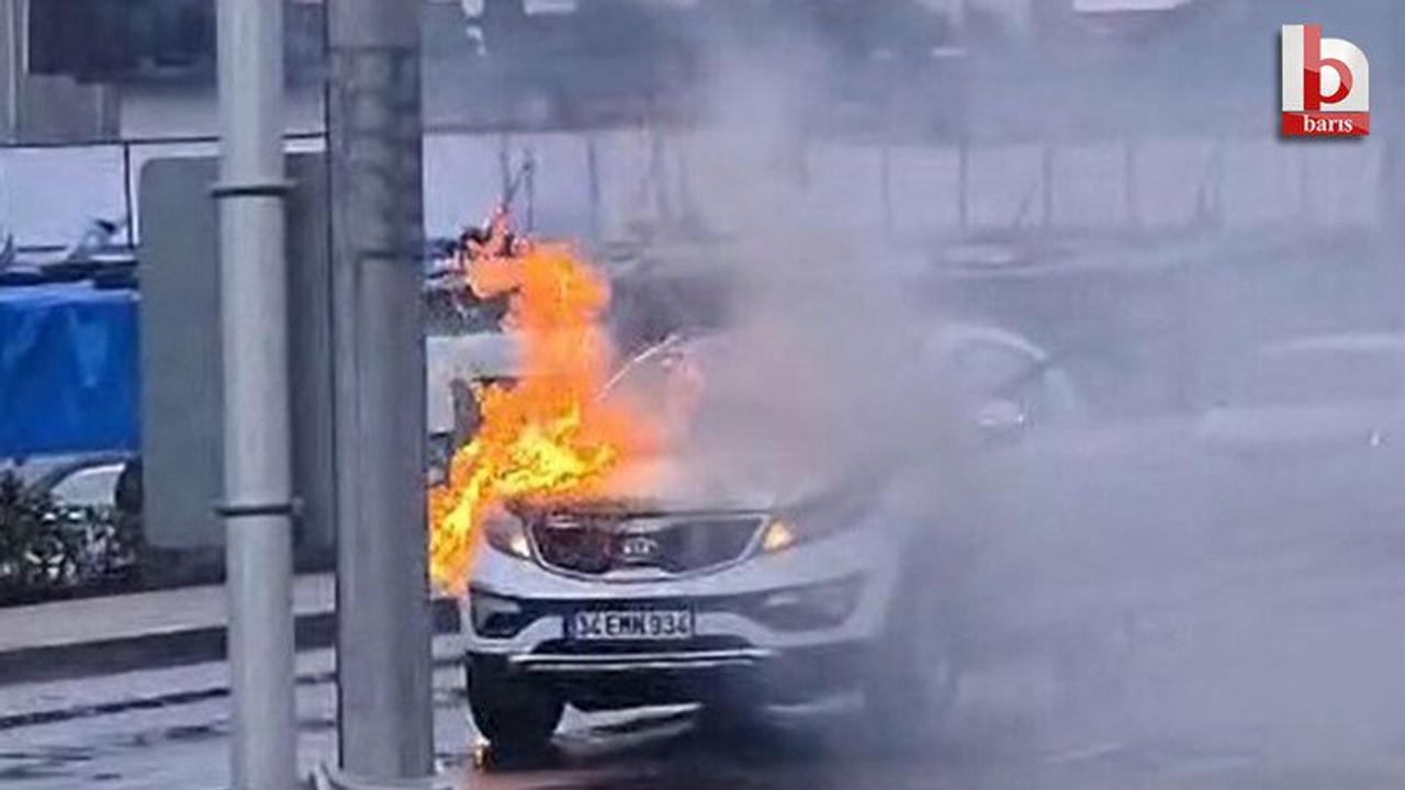 Kocaeli'de seyir halindeki araç alev alev yandı!