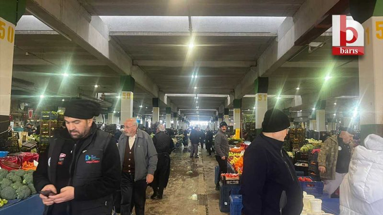 İzmit Perşembe Pazarı’nda yoğunluk! Domatesin fiyatı düştü