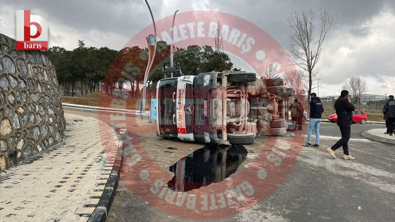 Gebze'de beton mikseri devrildi!