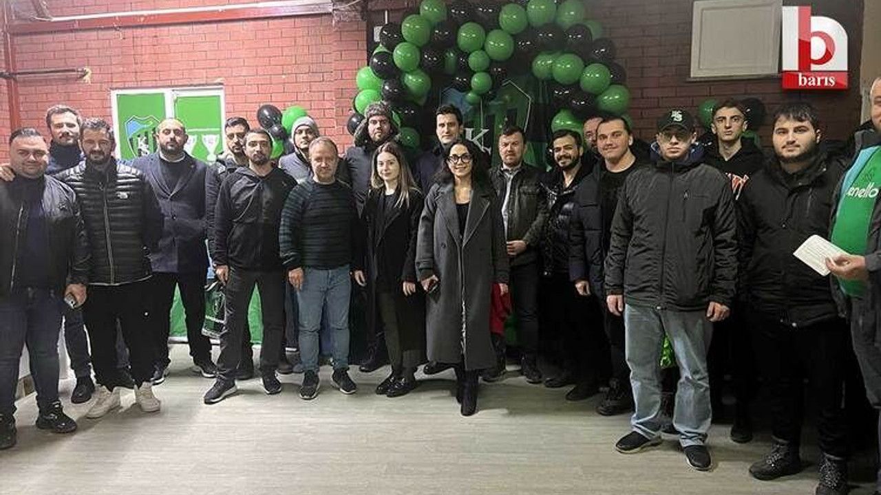 Sevgililer Günü'nde Kocaelispor taraftarları, aşklarını kulübüne gösterdi