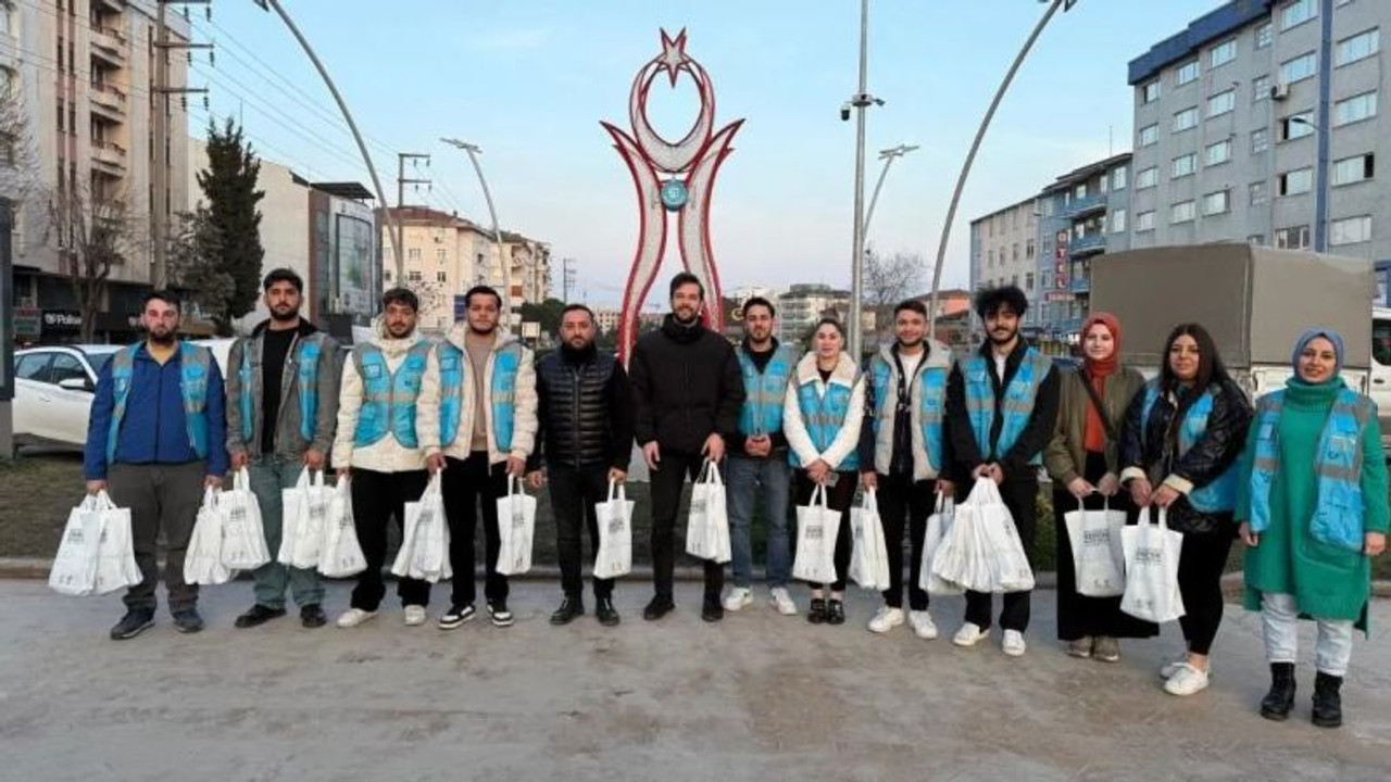 AKP Derince’nin gençleri ‘İftara 5 kala’ sahaya indi