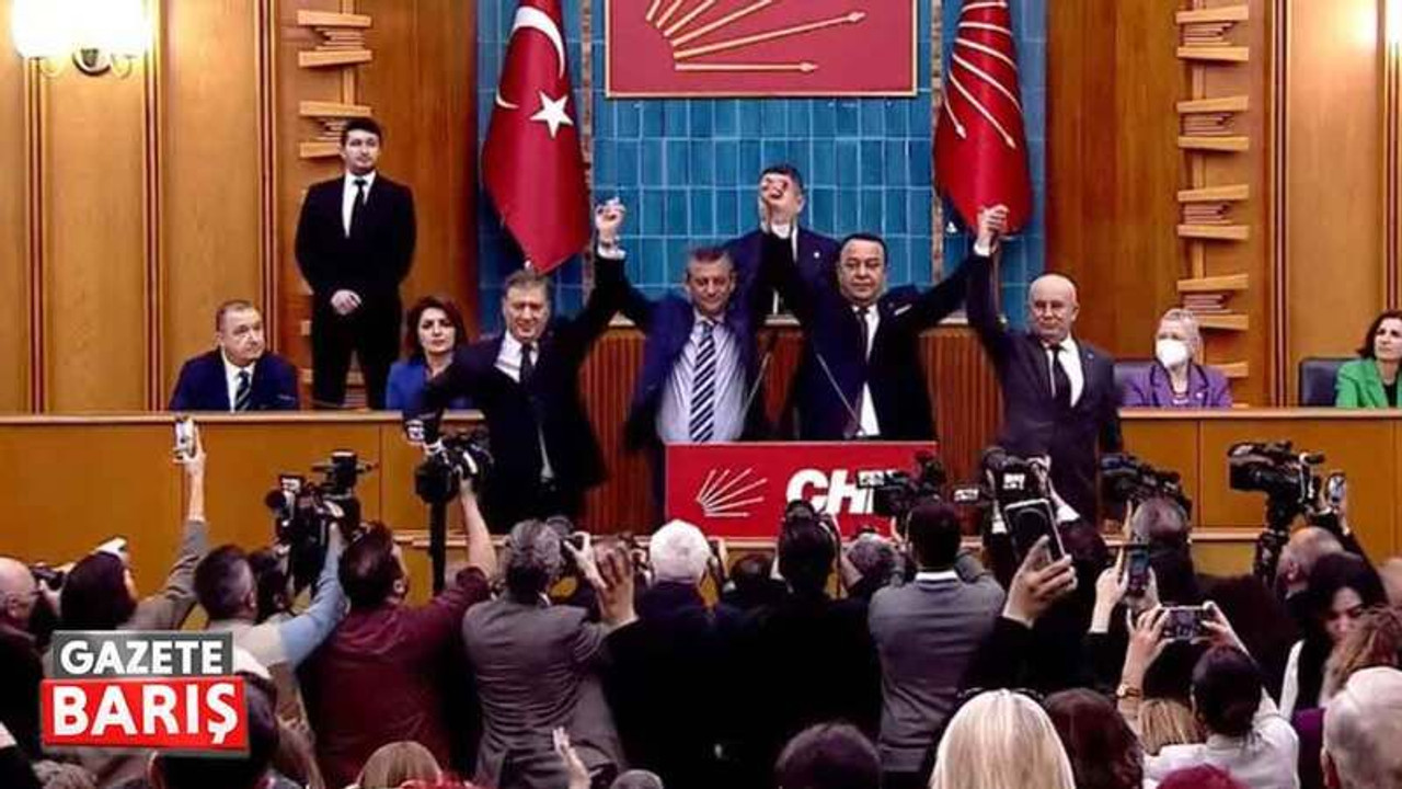 İYİ Partili Adnan Beker’e CHP rozeti