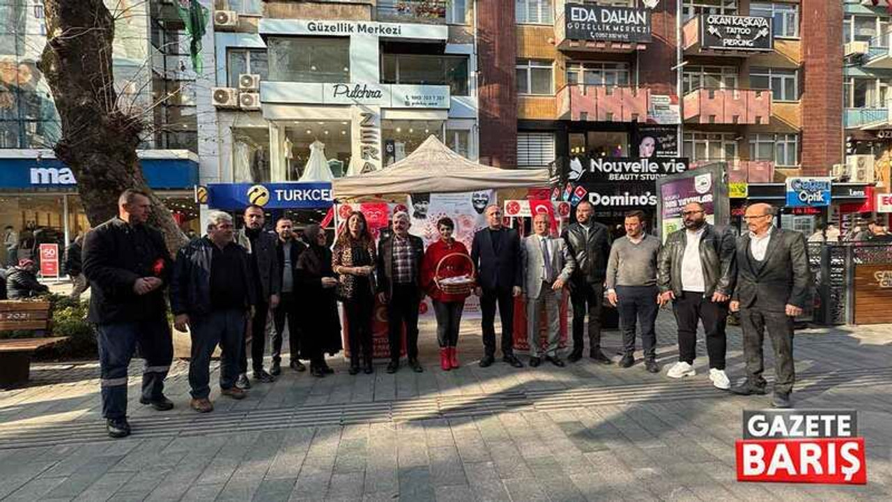 MHP’den İzmitli kadınlara 8 Mart hediyesi