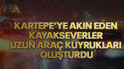 Kartepe’ye akın eden kayakseverler uzun araç kuyrukları oluşturdu