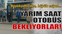 Yarım saat otobüs bekliyorlar!