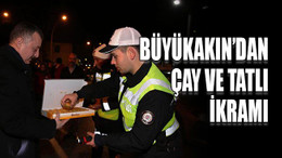 Büyükakın’dan çay ve tatlı ikramı
