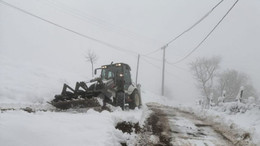 İzmit Belediyesi köy yollarını ve ara sokakları sürekli açık tutuyor