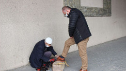 Bir boya sandığı, tek gözü görmeyen baba, 5 kişilik aile