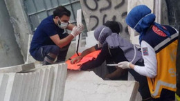 Ziyarette gittiği atölyede mermer blokların altında sıkıştı