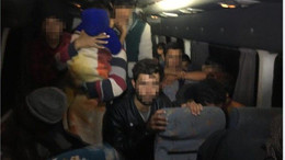 TEM'de durdurulan minibüsten 40 düzensiz göçmen çıktı