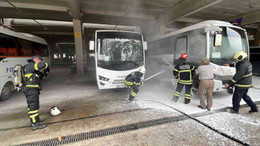 Park halindeki otobüste çıkan yangın korkuttu