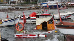 Kocaeli'de şiddetli lodos sebebiyle 8 kişi yaralandı 11 tekne battı