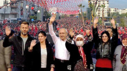 CHP 'acil seçim' talebiyle meydanlara indi