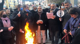 CHP’lilerden zamlara tepki Yürüyüş Yolu’nda fatura yaktılar