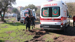 Hastayı aldı çamura saplandı!