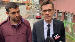 Öğrencilerin gözü önünde öğretmenİ darp ettİ!