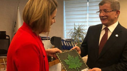Davutoğlu’ndan Hürriyet’e “Aldığım en güzel hediye”