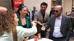 Masanın etrafından dolaştı… BAŞKAN HÜRRİYET ONLARLA BAYRAMLAŞMADI!