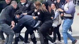 Hastane önünde kuzenler birbirine girdi!