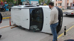 16 yaşındaki sürücünün kullandığı araç devrildi!